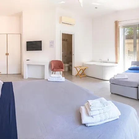 Centro לינה וארוחת בוקר 4*